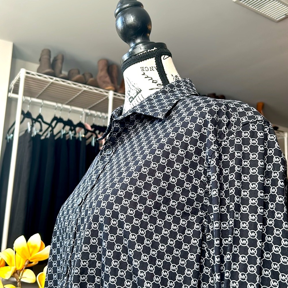 GORGEOUS, MICHAEL KORS, dress shirt in Black with grey MK logo all over. Size L